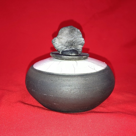 Vintage‎ Raku Lidded Pot Pottery / Karen Beswick / Vase / GA USA / Flaws - Picture 3 of 16